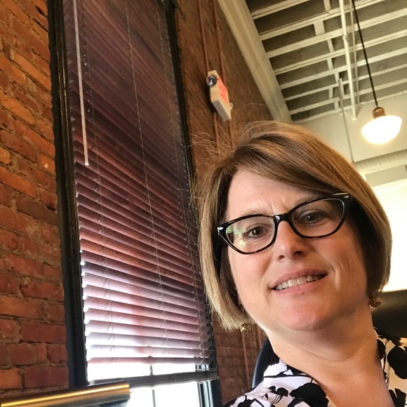 Meet your Posher, Janet - Picture 1 of 1